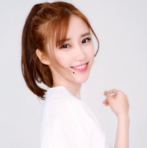 许烁个人资料,才华横溢的年轻艺术家，多才多艺的人生轨迹